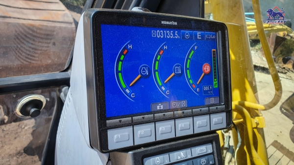 ขาย KOMATSU PC200LC-8M0 บูมยาว ใช้งานเพียง 3 พันชั่วโมง สภาพนางฟ้า