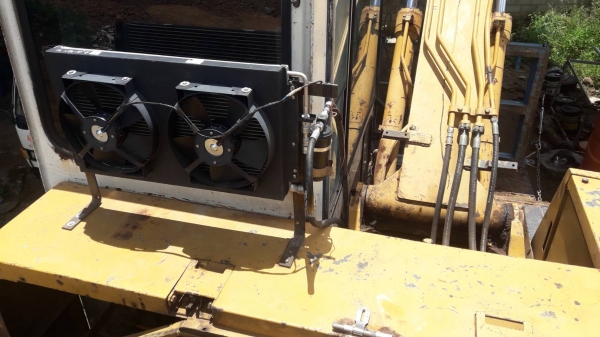 รถขุด KOMATSU PC100-3L