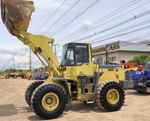 ขายรถตักล้อยาง KOMATSU WA300-3 รถนอกนำเข้าจากญี่ปุ่น สภาพสวยพร้อมใช้ มีVDOการทำงานครับ
