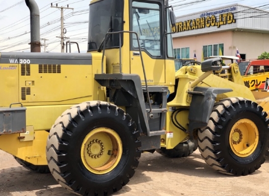 ขายรถตักล้อยาง KOMATSU WA300-3 รถนอกนำเข้าจากญี่ปุ่น สภาพสวยพร้อมใช้ มีVDOการทำงานครับ