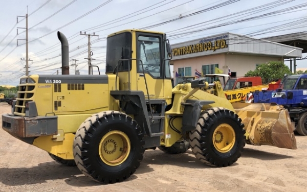 ขายรถตักล้อยาง KOMATSU WA300-3 รถนอกนำเข้าจากญี่ปุ่น สภาพสวยพร้อมใช้ มีVDOการทำงานครับ