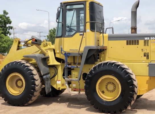 ขายรถตักล้อยาง KOMATSU WA300-3 รถนอกนำเข้าจากญี่ปุ่น สภาพสวยพร้อมใช้ มีVDOการทำงานครับ