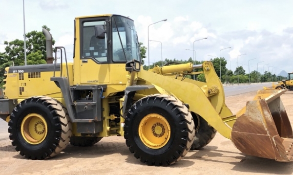 ขายรถตักล้อยาง KOMATSU WA300-3 รถนอกนำเข้าจากญี่ปุ่น สภาพสวยพร้อมใช้ มีVDOการทำงานครับ
