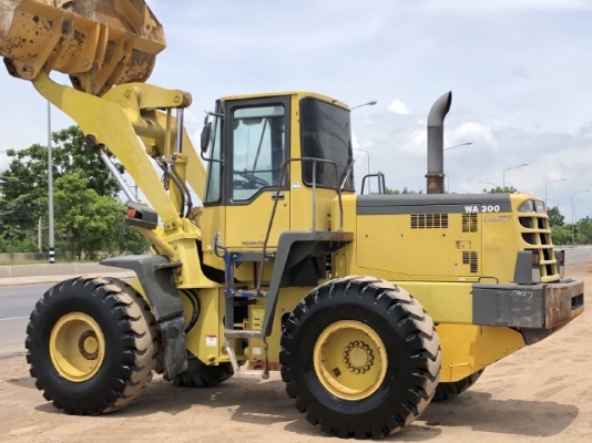 ขายรถตักล้อยาง KOMATSU WA300-3 รถนอกนำเข้าจากญี่ปุ่น สภาพสวยพร้อมใช้ มีVDOการทำงานครับ