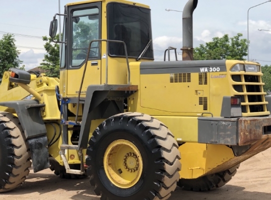 ขายรถตักล้อยาง KOMATSU WA300-3 รถนอกนำเข้าจากญี่ปุ่น สภาพสวยพร้อมใช้ มีVDOการทำงานครับ