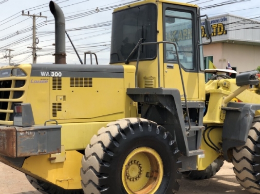 ขายรถตักล้อยาง KOMATSU WA300-3 รถนอกนำเข้าจากญี่ปุ่น สภาพสวยพร้อมใช้ มีVDOการทำงานครับ