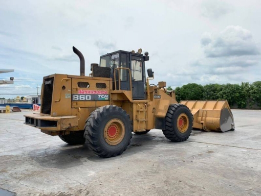 รถตัดล้อยาง ต่อแขนเปิดปากแล้ว รถโรงสี สภาพเก่านอก T.C.M.860-2เครื่องดีพร้อมใช้งาน ยางสวย