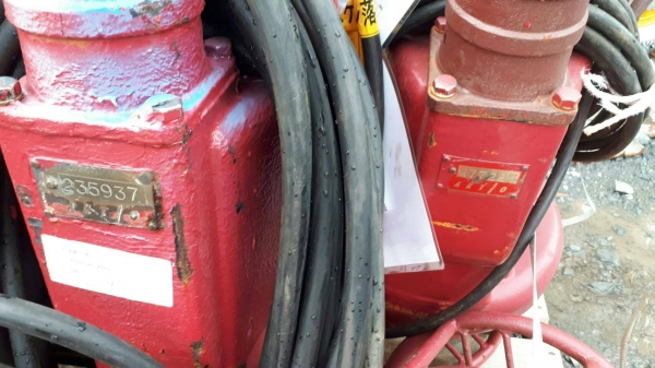 ปั๊มน้ำ ปั๊มไดโว่ สูบน้ำ ท่อ 4" ไฟ 200 โวลท์ 3 เฟส เก่าญี่ปุ่น ตัวละ 18,000 บาท ปั๊มน้ำ ปั๊มไดโว่ สูบน้ำ ท่อ 4" ไฟ 200 โวลท์ 3 เฟส เก่าญี่ปุ่น ตัวละ 18,000 บาท