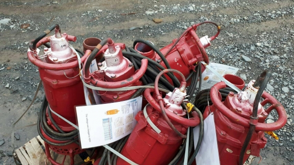 ปั๊มน้ำ ปั๊มไดโว่ สูบน้ำ ท่อ 4" ไฟ 200 โวลท์ 3 เฟส เก่าญี่ปุ่น ตัวละ 18,000 บาท ปั๊มน้ำ ปั๊มไดโว่ สูบน้ำ ท่อ 4" ไฟ 200 โวลท์ 3 เฟส เก่าญี่ปุ่น ตัวละ 18,000 บาท