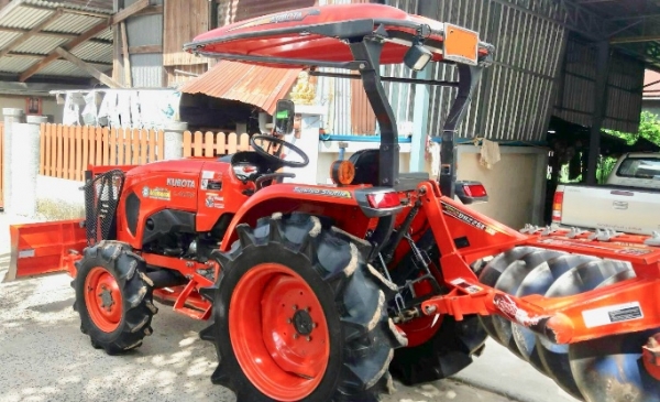 ขายด่วน KUBOTA L4018 - 4WD ปี 60 รถสวยเดิมๆ อุปกรณ์ครบ มีใบดัน,ผานพรวน 5 ใช้งาน 1,250 ชม. เครื่องแรง ขายด่วน KUBOTA L4018 - 4WD ปี 60 รถสวยเดิมๆ อุปกรณ์ครบ มีใบดัน,ผานพรวน 5 ใช้งาน 1,250 ชม. เครื่องแรง