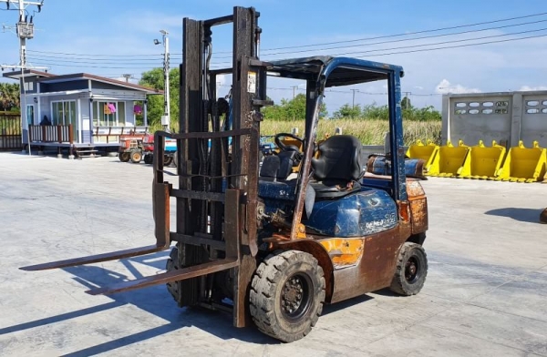 ขายด่วน175,000บาทรถยกดีเซลTOYOTA7FD25ยก2.5ตันยางตัน4เส้นยกสูง3เมตรทูฟรียกจริงวิ่งให้ดูจริงหนัก2.5ตันได้สบายๆรถนอกระบบดีนำเข้ายังไม่เคยใช้งานในเมืองไทยเลย