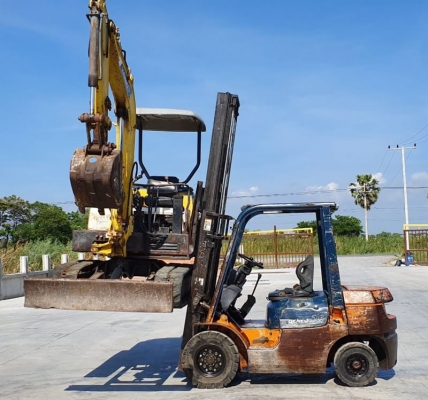 ขายด่วน175,000บาทรถยกดีเซลTOYOTA7FD25ยก2.5ตันยางตัน4เส้นยกสูง3เมตรทูฟรียกจริงวิ่งให้ดูจริงหนัก2.5ตันได้สบายๆรถนอกระบบดีนำเข้ายังไม่เคยใช้งานในเมืองไทยเลย