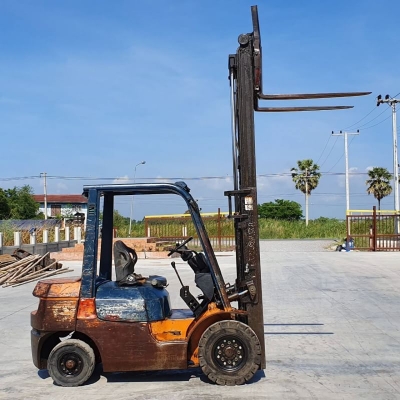 ขายด่วน175,000บาทรถยกดีเซลTOYOTA7FD25ยก2.5ตันยางตัน4เส้นยกสูง3เมตรทูฟรียกจริงวิ่งให้ดูจริงหนัก2.5ตันได้สบายๆรถนอกระบบดีนำเข้ายังไม่เคยใช้งานในเมืองไทยเลย