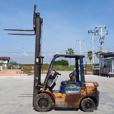 ขายด่วน175,000บาทรถยกดีเซลTOYOTA7FD25ยก2.5ตันยางตัน4เส้นยกสูง3เมตรทูฟรียกจริงวิ่งให้ดูจริงหนัก2.5ตันได้สบายๆรถนอกระบบดีนำเข้ายังไม่เคยใช้งานในเมืองไทยเลย