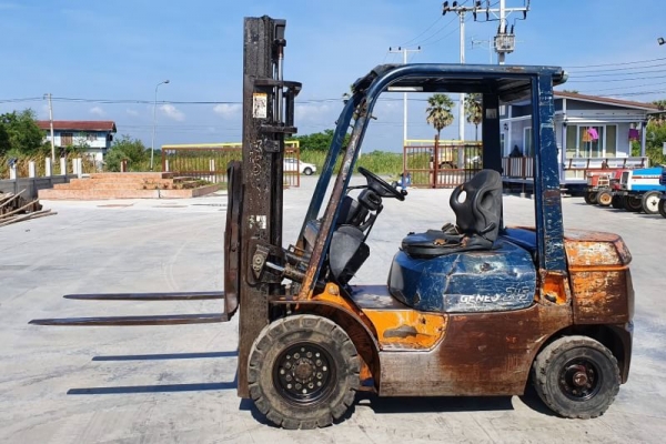 ขายด่วน175,000บาทรถยกดีเซลTOYOTA7FD25ยก2.5ตันยางตัน4เส้นยกสูง3เมตรทูฟรียกจริงวิ่งให้ดูจริงหนัก2.5ตันได้สบายๆรถนอกระบบดีนำเข้ายังไม่เคยใช้งานในเมืองไทยเลย