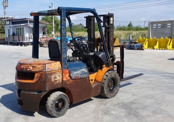 ขายด่วน175,000บาทรถยกดีเซลTOYOTA7FD25ยก2.5ตันยางตัน4เส้นยกสูง3เมตรทูฟรียกจริงวิ่งให้ดูจริงหนัก2.5ตันได้สบายๆรถนอกระบบดีนำเข้ายังไม่เคยใช้งานในเมืองไทยเลย