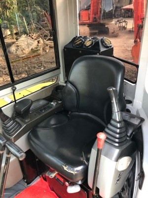 ฮุนไดเก่าไทยก็มีน้าาาาา....  HYUNDAI 35Z-7A ตู้เก๋งแอร์เย็น   เครื่องเสียงCDขาดแต่ไมค์คาราโอเกะ  แต่มีไลน์หัวเจาะ สีสวยเดิมๆ  ราคาเหลือเพียวๆแค่ 500,000 บาทถ้วนเท่านั้น สนใจโทร 081-989-1989 หรั่งครับ