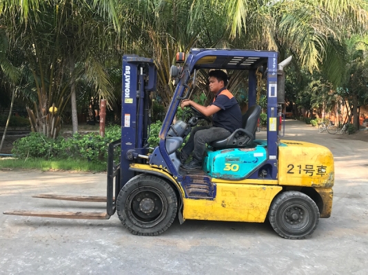 ขายFORKLIFT KOMATSU FD30-12(3ตัน) เสา3.0เมตร สวยเดิมจากญี่ปุ่น ยังไม่เคยใช้ในไทย 235,000เท่านั้น!!
