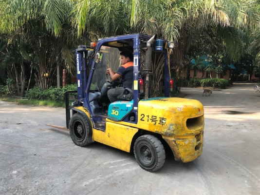 ขายFORKLIFT KOMATSU FD30-12(3ตัน) เสา3.0เมตร สวยเดิมจากญี่ปุ่น ยังไม่เคยใช้ในไทย 235,000เท่านั้น!!