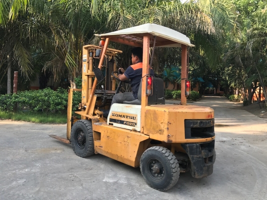 ขายFORKLIFT KOMATSU FD20-10(2ตัน) เสา3.0เมตร สวยเดิมจากญี่ปุ่น ยังไม่เคยใช้ในไทย 145,000เท่านั้น!!