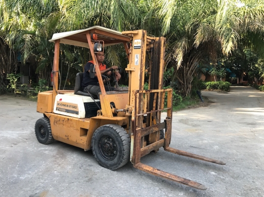 ขายFORKLIFT KOMATSU FD20-10(2ตัน) เสา3.0เมตร สวยเดิมจากญี่ปุ่น ยังไม่เคยใช้ในไทย 145,000เท่านั้น!!