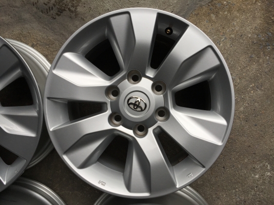 ล้อโตโยต้าขอบ17 ถอดป้ายแดง โทร0879050181.ส่งได้ทั่วไทยคับ