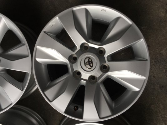 ล้อโตโยต้าขอบ17 ถอดป้ายแดง โทร0879050181.ส่งได้ทั่วไทยคับ