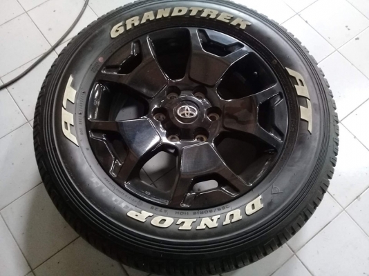 ล้อ.Toyota Hailux Revo Rocco สีดำเข้มติดยาง DunLop AT 265/60R18ปี3718 สนใจสอบถามได้ครับ