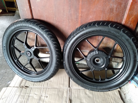 ขาย ล้อแม็กแท้ คลิก125 ปี2018 พร้อมยาง สีเดิม สวยๆ ครับ