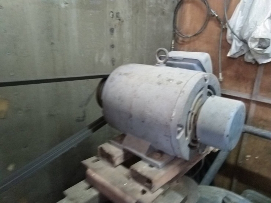 เครื่องปั้มลม3สูบ 300ลิตร พร้อมบล๊อคยิง 35000.- เครื่องปั้มลม3สูบ 300ลิตร พร้อมบล๊อคยิง 35000.-