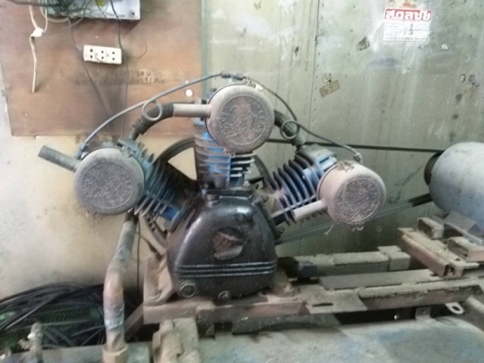 เครื่องปั้มลม3สูบ 300ลิตร พร้อมบล๊อคยิง 35000.- เครื่องปั้มลม3สูบ 300ลิตร พร้อมบล๊อคยิง 35000.-