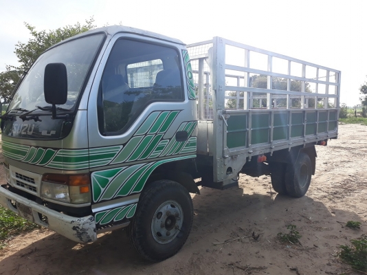 ขายอีแต๋น ISUZU  6 ล้อ 110 แรง เครื่องดี ไม่มีไอ เกียรดีหัวเก่งดี ไม่มีทะเบียน