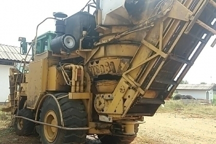 รถตัดอ้อย รุ่น คามีโก้ (จอนเดียตัวแรก) เครื่อง cat 360 แรง เปลี่ยนมาเมื่อปีที่แล้ว ราคา 3 ล้าน ติดต่