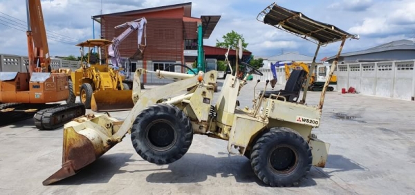 ขายด่วนรถตักมิสซูMS200HLเอวอ่อนขับ4ล้อรถนอกนำเข้าขนาดใหญ่ตัก1คิวยกสูง3เมตรเกียร์ทอร์คเครื่องดีเซล2สูบปั้มแรงเทียบเท่าโคมัสซูWA30รถนอกเพื่งนำเข้ามายังไม่เคยใช้ในไทยเลย