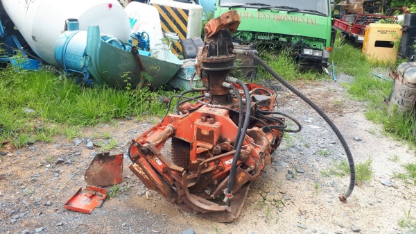 ขาย หัวคีบไม้ ตัดต้นไม้ มีเลื่อยตัดในตัว สำหรับติดรถขุด แบคโฮ รถเครน รูด-เลื่อนตั้งระยะตัดตามต้องการได้ เก่าญี่ปุ่น