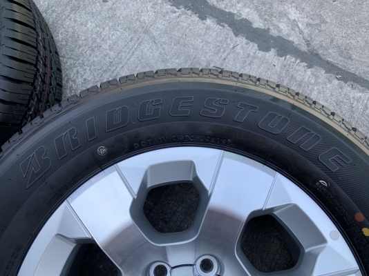 ล้อแม็กป้ายแดง Chevrolet Colorado ขอบ 17 พร้อมยางใหม่ป้ายแดง 255-65-17 Bridgestone ปี 19 สวยกริ๊บๆ