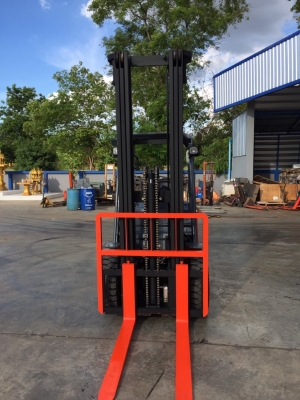 ขายด่วนรถยก TOYOTA 8FD30-600 เครื่องยนต์ดีเซล เกียร์ออโต้ เสาสูง 6 เมตร ยางตันใหม่