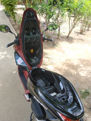 HONDA PCX 150 รุ่นปี2012 สีดำ-แดง (รถใช้งาน 3 ปี, เลขไมล์ 4,960 km) พร้อมเล่มทะเบียน