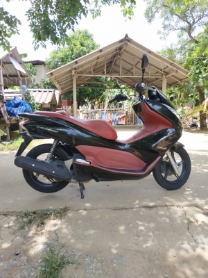 HONDA PCX 150 รุ่นปี2012 สีดำ-แดง (รถใช้งาน 3 ปี, เลขไมล์ 4,960 km) พร้อมเล่มทะเบียน