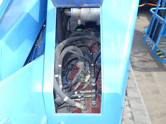 รถกระเช้า ตีนตะขาบ HF090