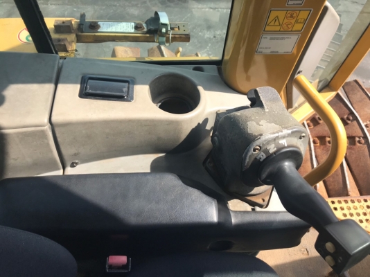 D6N รถดันดินนำเข้าจากญี่ปุ่น D6N รถดันดินนำเข้าจากญี่ปุ่น