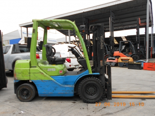 ขายรถฟอร์คลิฟต์มือสองถูกๆจ้า TOYOTA 8FD25 ดีเซล 2.5ตัน เสา3เมตรเข้าตู้ เครื่องยนต์1DZ-III