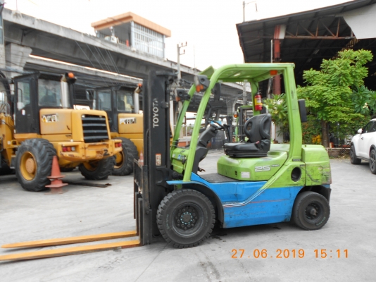 ขายรถฟอร์คลิฟต์มือสองถูกๆจ้า TOYOTA 8FD25 ดีเซล 2.5ตัน เสา3เมตรเข้าตู้ เครื่องยนต์1DZ-III