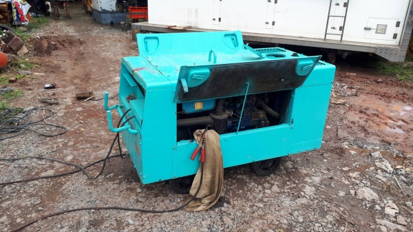 ขาย ตู้เชื่อมพร้อมปั่นไฟ AIRMAN PDW 350SC เครื่องดีเซล 4 สูบ ขนาด 15/2 KVA ไฟ 110 / 220V ใช้ไฟบ้านเราได้ เชื่อมไฟแรงมาก