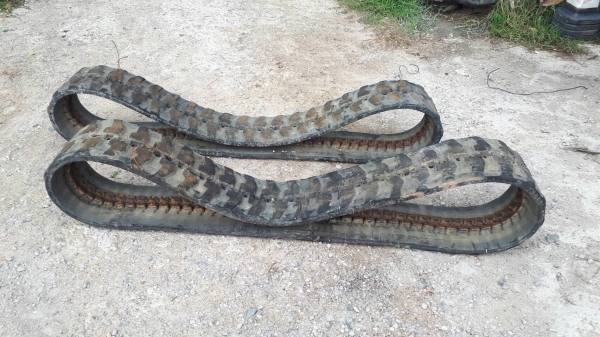 ขาย แทรคยาง สำหรับรถขุด แบคโฮ เบอร์ 250 X 52.5PNSK X 88 ข้อ สภาพสวย ราคาคู่ละ 32,000 บาท