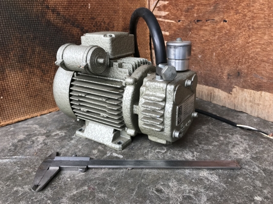 ขายปั๊มแวคคั่มสุญญากาศ Vacuum pump Busch 1/4HP. 220V ไฟบ้าน Made in Switzerland สภาพสวยมาก หายาก หมุนนิ่ม ดูดแรง พร้อมใช้งาน ราคา 3,800 บาท ขายปั๊มแวคคั่มสุญญากาศ Vacuum pump Busch 1/4HP. 220V ไฟบ้าน Made in Switzerland สภาพสวยมาก หายาก หมุนนิ่ม ดูดแรง พร้อมใช้งาน ราคา 3,800 บาท