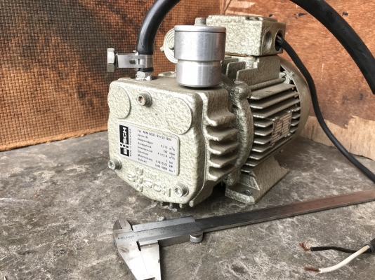 ขายปั๊มแวคคั่มสุญญากาศ Vacuum pump Busch 1/4HP. 220V ไฟบ้าน Made in Switzerland สภาพสวยมาก หายาก หมุนนิ่ม ดูดแรง พร้อมใช้งาน ราคา 3,800 บาท ขายปั๊มแวคคั่มสุญญากาศ Vacuum pump Busch 1/4HP. 220V ไฟบ้าน Made in Switzerland สภาพสวยมาก หายาก หมุนนิ่ม ดูดแรง พร้อมใช้งาน ราคา 3,800 บาท