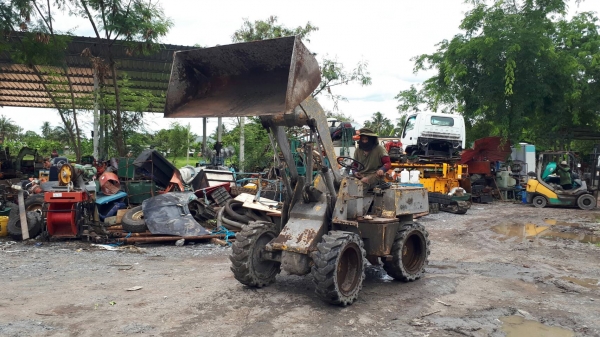 ขายถูก รถตักล้อยาง KOMATSU WA30-2 เอวอ่อน 4WD ยางตัน เก่าญี่ปุ่นแท้ เครื่องดี เอวแน่น รถไม่ผุ