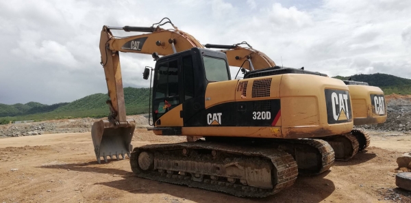 ขาย 1,290,000 CAT 320 ไฟฟ้าครบ เครื่องดี ปั้มแรง เอวแน่น ช่วงล่างแน่น เอกสารแจ้งจำหน่าย รถสวยพร้อมใช้งาน  รถอยู่ นครปฐม 090-772-3710 090-772-3708