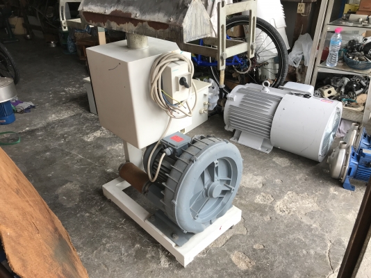ขายชุดริงโบลเวอร์ดูด-เป่าอากาศ Siemens 4HP. 380V made in Italy พร้อมแท่น และสวิทย์ปิด-เปิดในตัว สภาพสวย หมุนนิ่ม พร้อมใช้งาน